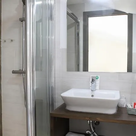 Nasilvana & Adults Only 2* Benimantell