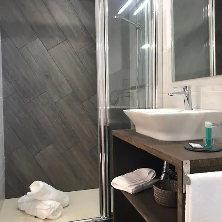 Nasilvana & Adults Only Hotell 2*